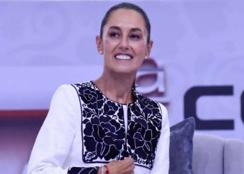 Claudia en la Bancaria: pocos aplausos, muchas menciones a AMLO y tensión por utilidades