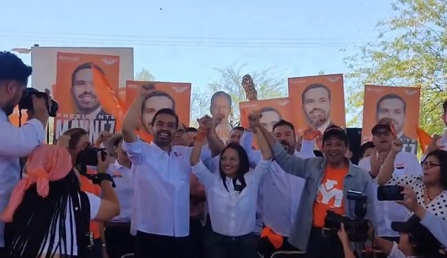 Arropa Álvarez Máynez a Natalia Rivera en su inicio de campaña a la alcaldía de Hermosillo