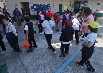 Falta de interés o recursos alejan a niños de la escuela: Inegi