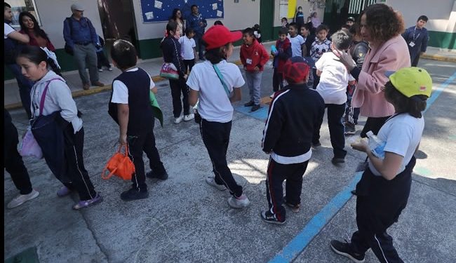Falta de interés o recursos alejan a niños de la escuela: Inegi