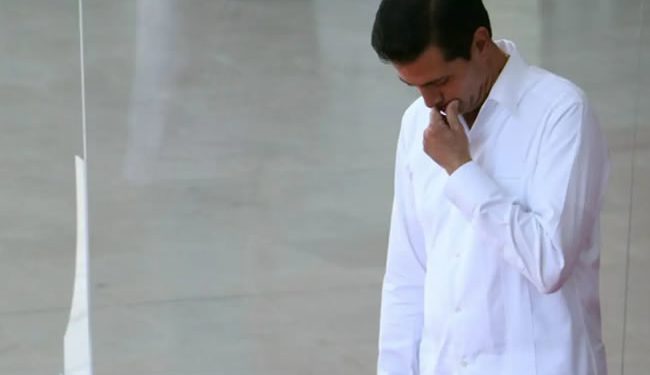Peña Nieto dice en libro que empresarios y políticos intentaron derrocarlo