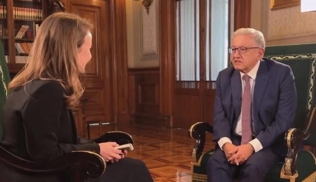 TEPJF desecha orden de INE que pedía a AMLO eliminar entrevista con periodista rusa