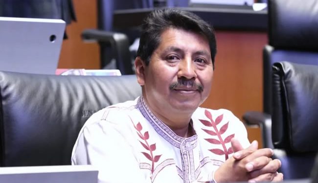 Senador justifica sacrificio de gallina en el Senado