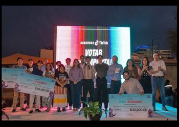 Premian a ganadores del concurso en video de TikTok para promover el voto organizado por el IEE Sonora