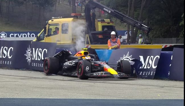 Checo Pérez choca en la Q1 en Hungría y revive fantasmas de reemplazo