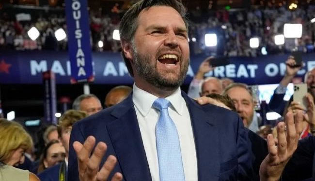 De crítico de Donald Trump a compañero de fórmula, ¿quién es J.D. Vance?