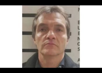 Avión que trae a Carlos Ahumada aterriza en el AICM; el empresario no podrá ser detenido