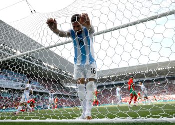 París 2024: Debuta Argentina con derrota, tras disturbios e interrupción de partido