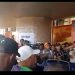 “Queremos volar”: decenas de cubanos protestan en el aeropuerto de La Habana para salir del país