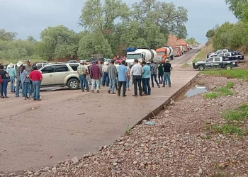 Mantienen bloqueo contra Grupo México; impiden extracción de agua