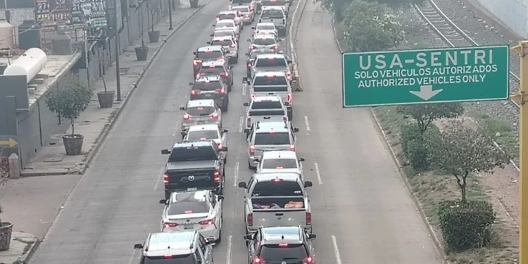 Falla de Microsoft: Siguen los retrasos para cruzar a EU en Sonora