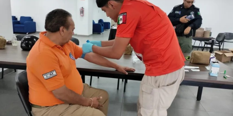 Capacita Patrulla Fronteriza a grupo Beta para atender golpe de calor de migrantes