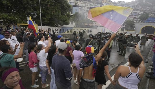 Crece la tensión en Venezuela: Proclaman a Maduro y hay cortes de ruta y cacerolazos