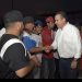 Entrega Toño Astiazarán iluminación de campo de béisbol en Bahía de Kino