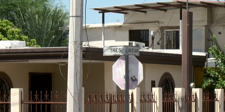 Vecino Rocía Gasolina y Prende Fuego a Casa de Abuelitos