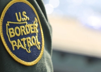 Revocan condena a asesino de agente de la Border Patrol