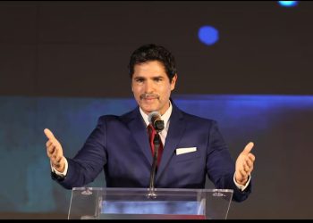 El ultraderechista Eduardo Verástegui anuncia la creación de su partido político en 2025