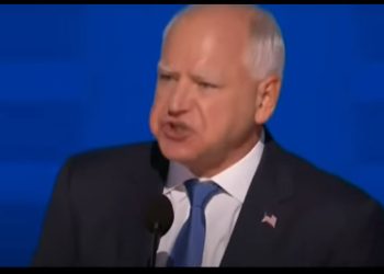 Tim Walz acepta nominación como candidato a vicepresidencia de Estados Unidos