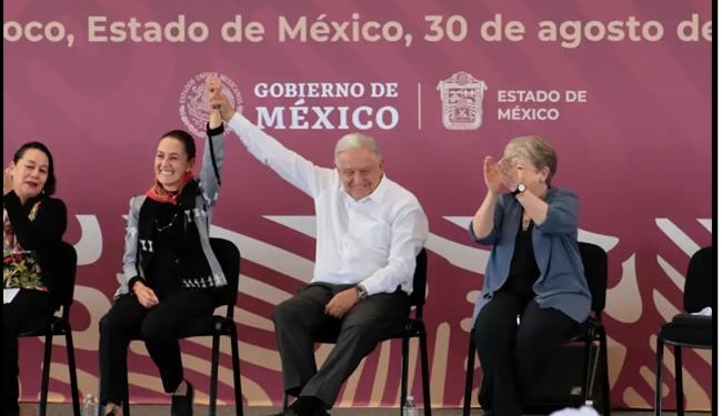 “Ahí vienen las reformas”, celebra AMLO desde Texcoco