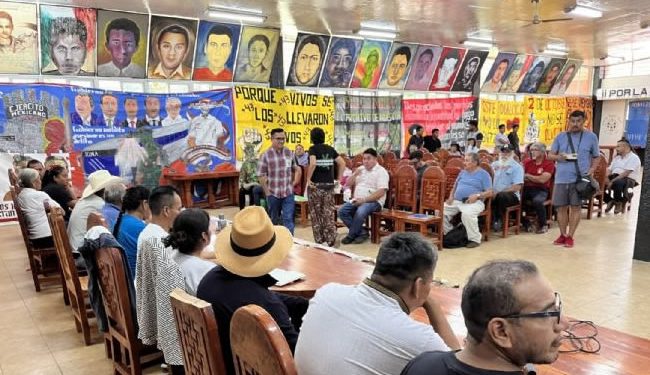 Padres de los 43 normalistas desaparecidos dicen que AMLO fracasó en el caso Ayotzinapa