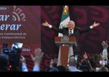 Ante comunicadores independientes, AMLO recibe elogios y dice: “No queremos un periodismo sometido”