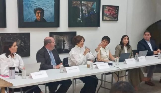 Denise Dresser gana amparo y crea precedente contra difamaciones en la mañanera de AMLO