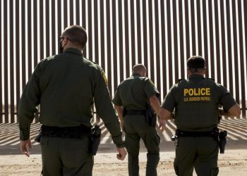 Agente de la Patrulla Fronteriza de EEUU enfrenta cargos por conducta inapropiada durante el proceso de admisión virtual