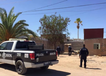 Acusan a policías de Sonora de entregar a sujetos armados a una persona que fue torturada y violada