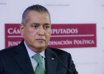 PRI excluye a Manlio Fabio Beltrones de su bancada en el Senado, tras críticas por reelección de “Alito” Moreno