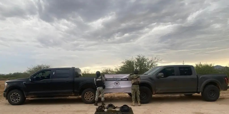 Asegura GN cartuchos y cargadores en vehículos robados de EU