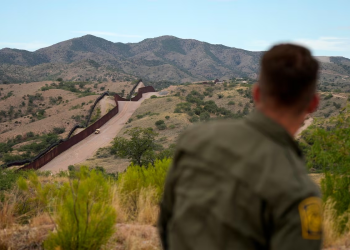 La mano dura de Biden reduce los cruces ilegales en la frontera a su número más bajo en casi cuatro años