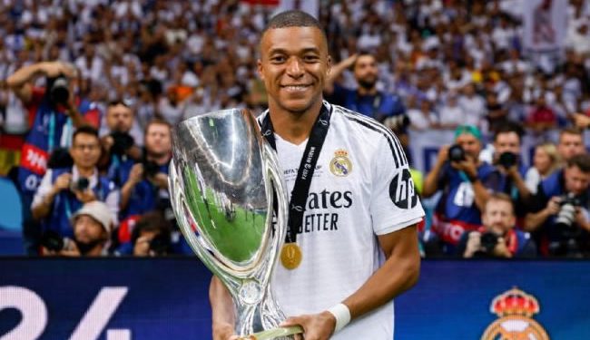 Mbappé debuta en el Real Madrid con gol y título de la Supercopa de Europa