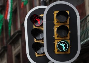 En Puebla roban semáforo con todo y poste en pleno centro histórico