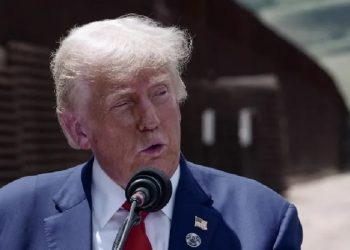 Trump visita frontera México-EU; propone pena de muerte para narcos y traficantes sexuales