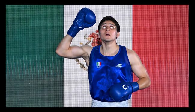 Un bravo Marco Verde se cuelga la medalla de plata en la final de box en los Juegos Olímpicos de París