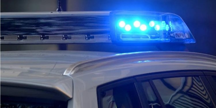 Su esposa le dice que quiere trabajar, y él le da una golpiza, en Sonora