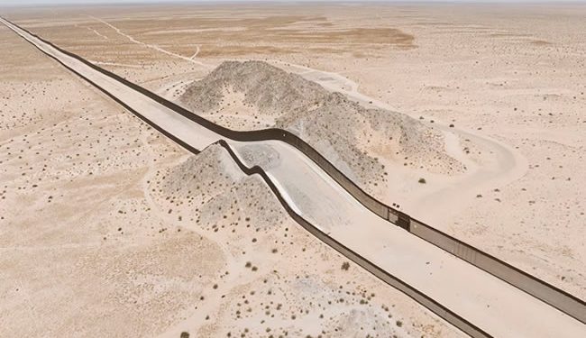 ‘The Gap’: Daniel Ochoa de Olza retrata el magma de sueños y pesadillas del muro que separa Estados Unidos y México