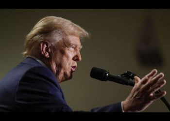 Trump afirma que Kamala Harris nació “discapacitada mental”