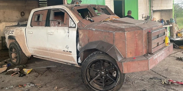 Aseguran cuatro vehículos con blindaje artesanal de los llamados “monstruos” en Pitiquito