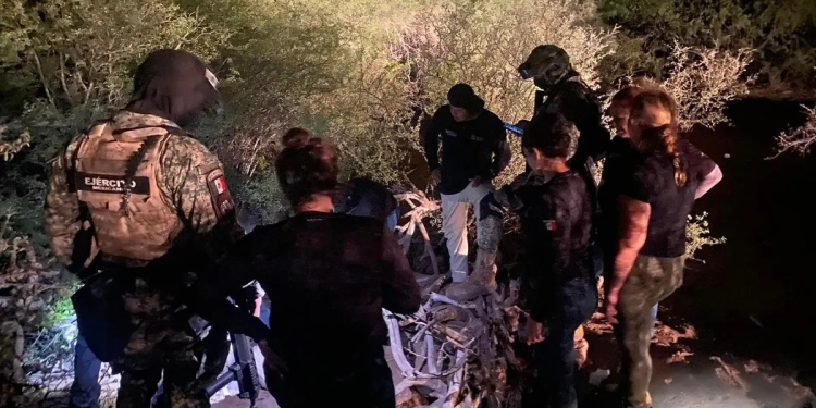 Rastreadoras de Ciudad Obregón localizan restos óseos de tres personas en Vícam