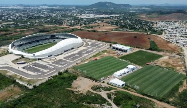 Grupo Salinas finta al SAT: Anuncia obra pública, pero se regala canchas para el Mazatlán FC