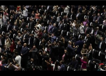 Arranca el debate de la reforma; “no nos someteremos a la tiranía de la toga y el birrete”: Monreal
