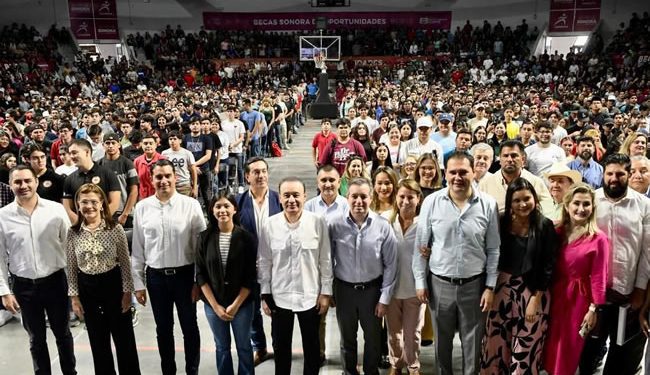 Beneficia Gobernador Durazo a 3 mil 500 estudiantes con becas e internet gratuito