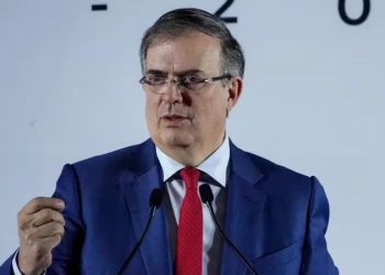 Marcelo Ebrard solicita licencia en el Senado de la República