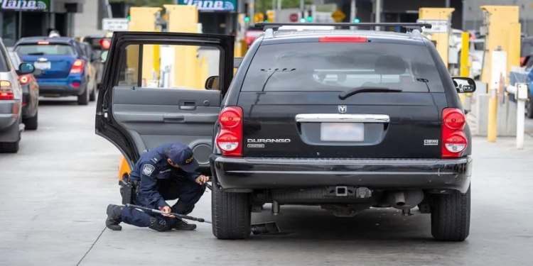 Mujer Intenta Cruzar a EUA a Dos Niños Sedados por Frontera Sonora-Arizona