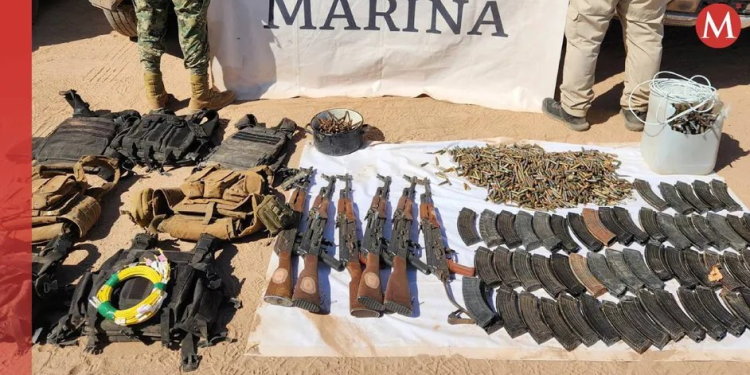 Aseguran arsenal con fusiles AK-47 en Caborca; hay 4 detenidos