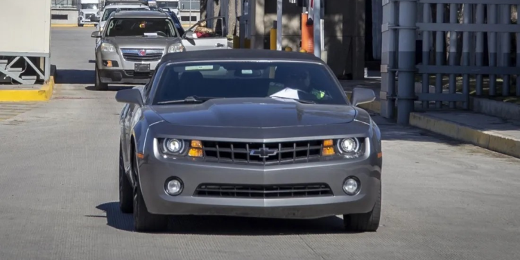 AMLO extiende decreto de regulación de “autos chocolate” hasta septiembre de 2026