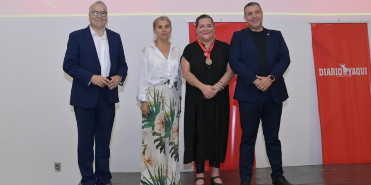 Recibe Consejera Presidenta del INE medalla “Voz Sonora”, otorgada por el Diario del Yaqui