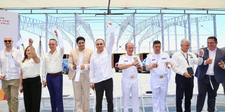 Consolida Gobernador Durazo modernización del Puerto de Guaymas como puerta logística del noroeste