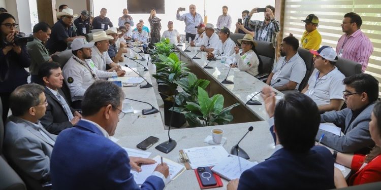 Harán “adecuaciones” a la Ley de Protección y Bienestar Animal tras manifestación de galleros